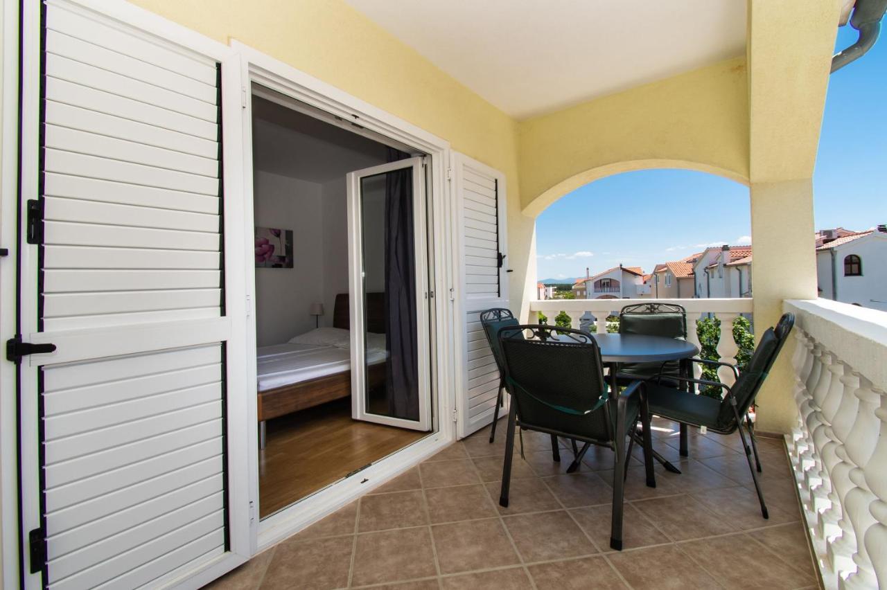 Apartments Kendes Vodice Bagian luar foto